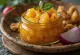 Chutney gừng cam mật ong được bày ra đĩa