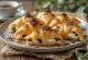 Bánh Samosa vị Tiramisu nướng vàng ruộm