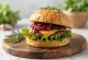Burger Hương Thảo & Hành Tím được bày ra đĩa