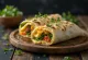 Bánh cuộn cà tím nướng với rau củ tươi và hummus