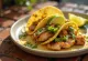 Taco gà nướng (pollo asado) với chanh và rau mùi