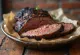 Ức bò xông khói thái lát mỏng ăn kèm sốt barbecue và món phụ