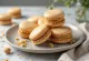 Bánh macaron bơ đậu phộng bày biện đẹp mắt