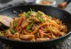 Ramen Stir Fry ăn kèm với gà và rau củ