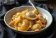 Ravioli gia vị bí ngô và vani được bày ra đĩa
