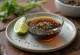 Nước tương mè chanh được bày biện