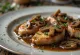Thịt bê scallopini Marsala ăn kèm nấm và ngò tây tươi