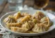 Pelmeni thịt xông khói ăn kèm kem chua