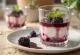 Panna cotta mâm xôi đen được phục vụ