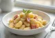 Gnocchi sốt kem giăm bông được bày biện