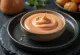 Sốt mayonnaise sriracha cay được bày ra