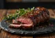 Thăn ngoại bò hun khói BBQ được phục vụ