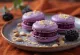 Macaron kem mâm xôi đen hạnh nhân