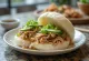 Món bánh bao thịt heo truyền thống được bày ra đĩa