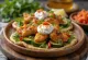 Gyros Fusion Hy Lạp với bánh mì Naan, thịt nướng, rau củ nướng, tzatziki cà ri và kimchi