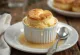 Soufflé vani rượu trứng được dọn ra